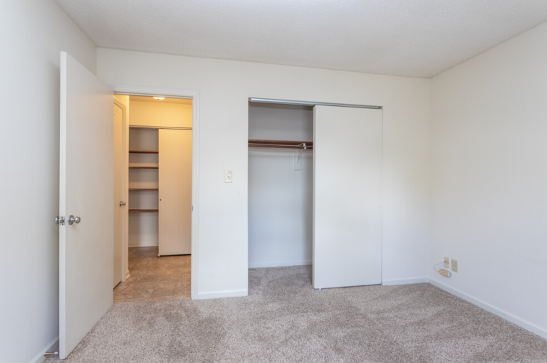 Pine Knoll Apartments